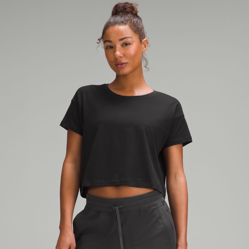 Lululemon Cates T-shirt size 4